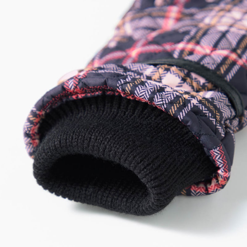 手首まわりはリブ仕様で隙間風も入りにくい仕様