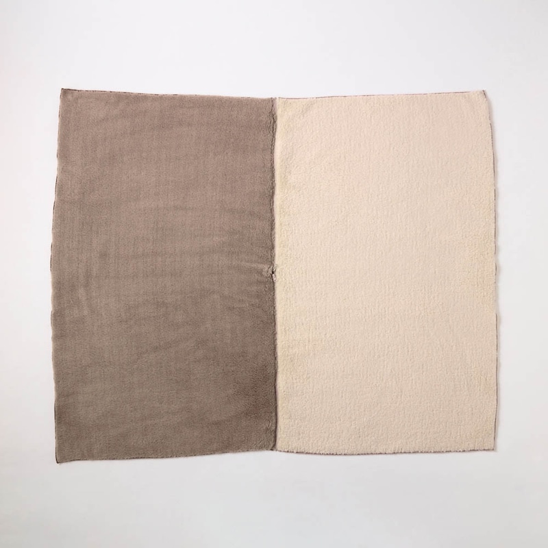 2枚をファスナーで繋げれば毛布としても使える