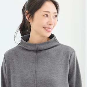 立ち上がったハイネックも好バランス