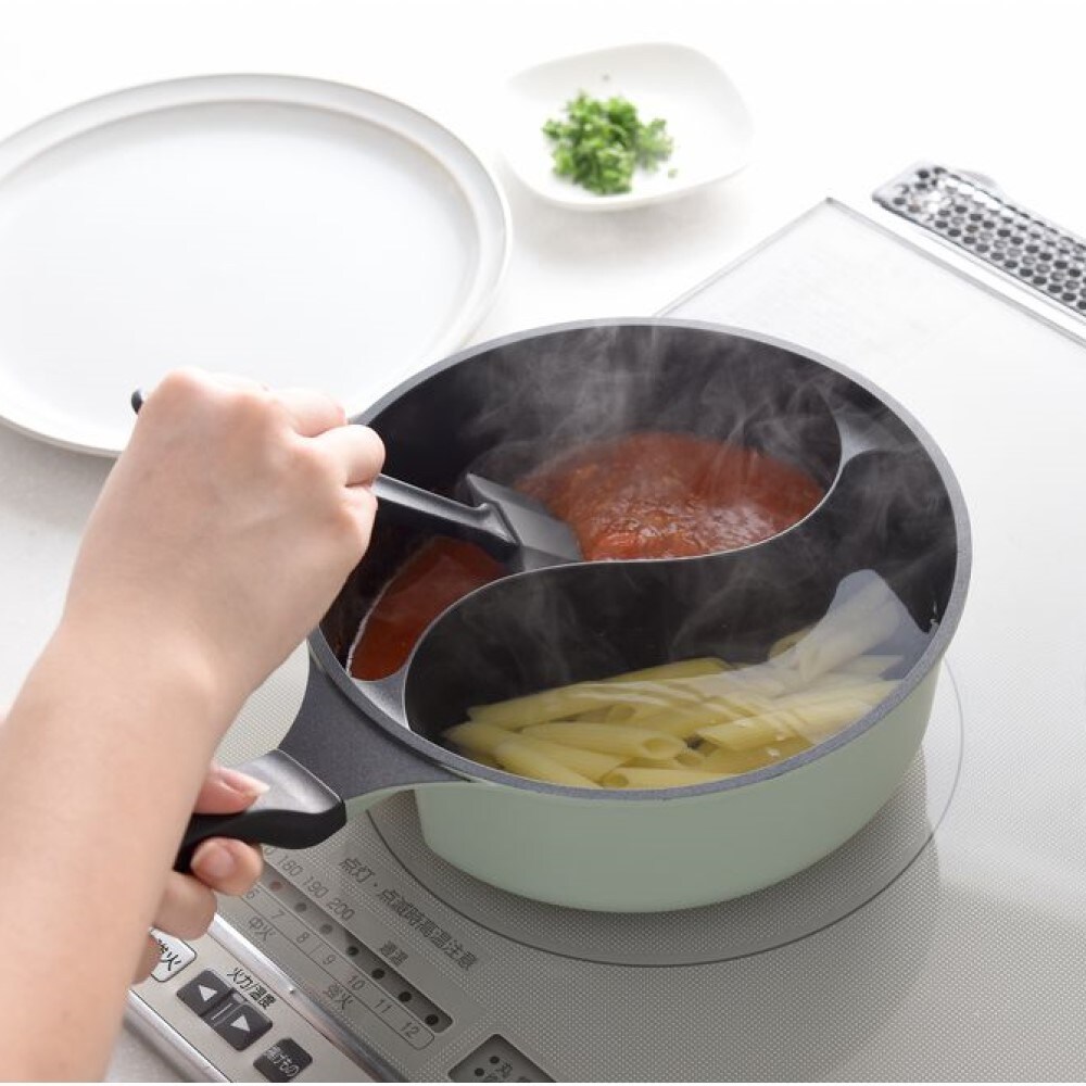 パスタとソースを同時に調理