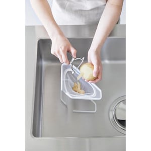 投入口が大きいため野菜の皮などを直接捨てやすい。