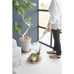 重い鉢植えの下も掃除がしやすい