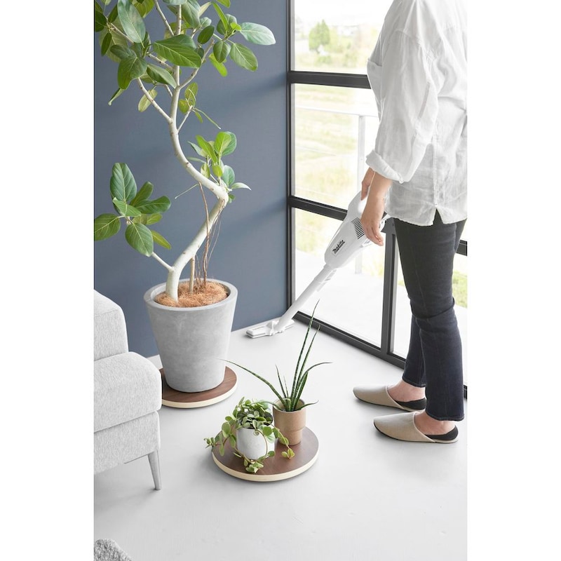 重い鉢植えの下も掃除がしやすい