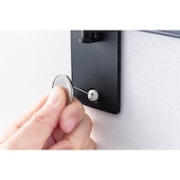 石こうボードピンで壁の穴が目立ちにくい。（木ネジでも設置可能）