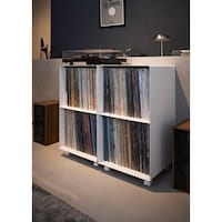 1段あたり最大70枚のレコードを収納可能