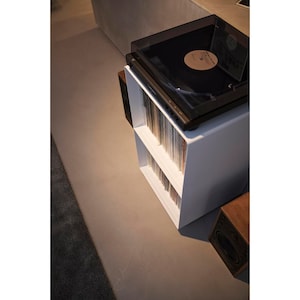 W37×D40cmのレコードプレーヤーを置くことができます