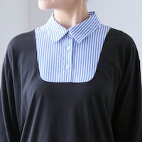 インナー専用のカットソーは重ね着するとシャツを着ているように見えるデザイン