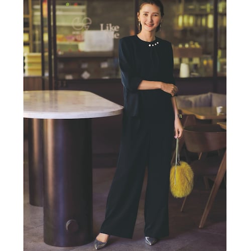 フォーマルにも使えるブラックセットアップ