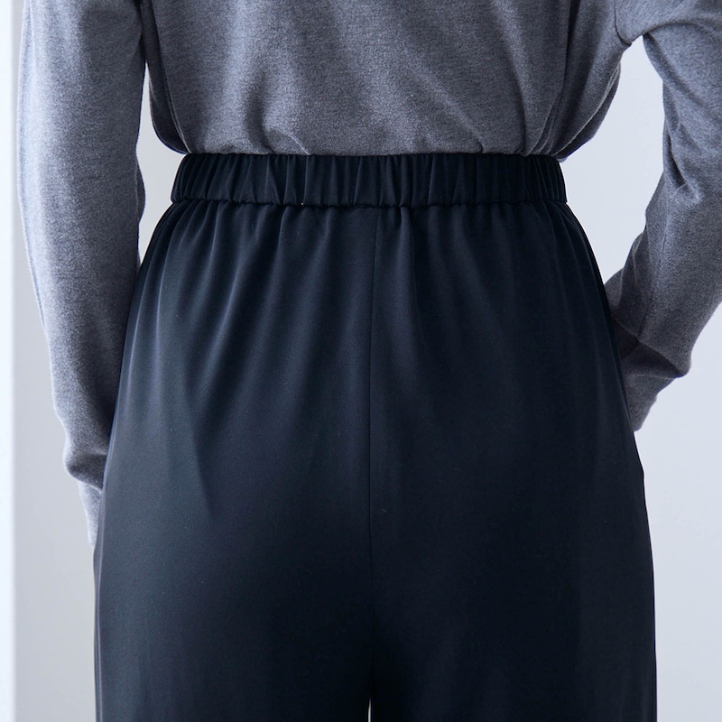 ウエストは後ろゴムではきやすく着心地ラクちん