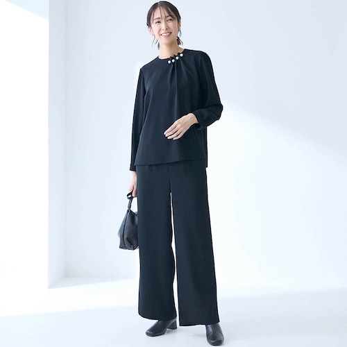 フォーマルにも使えるブラックセットアップ