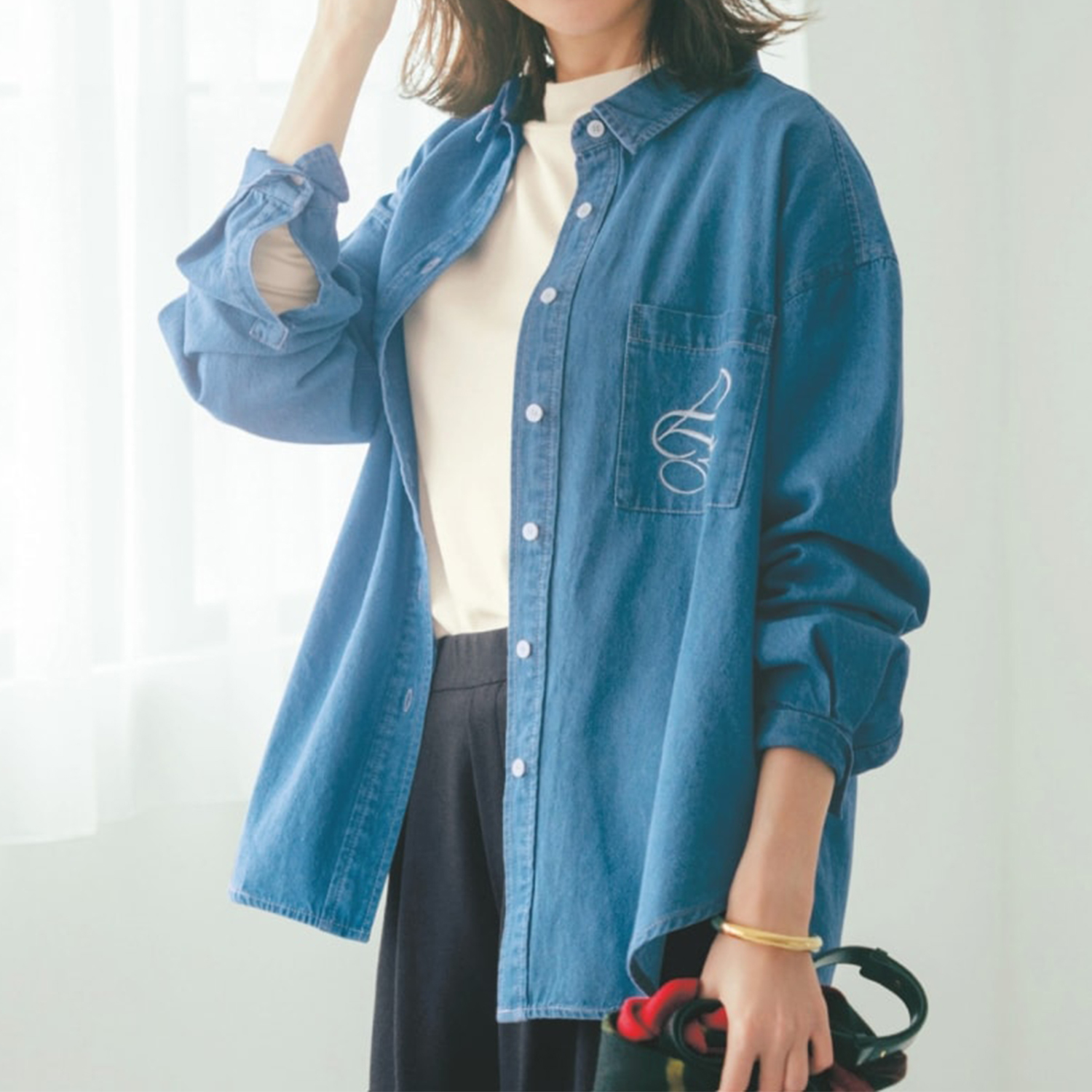 【ラ・フィット/la*fite】【2月19日再値下げ】 重ね着にも使える胸元刺繍入りデニムシャツ