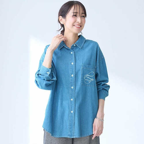 重ね着にも使える胸元刺繍入りデニムシャツ