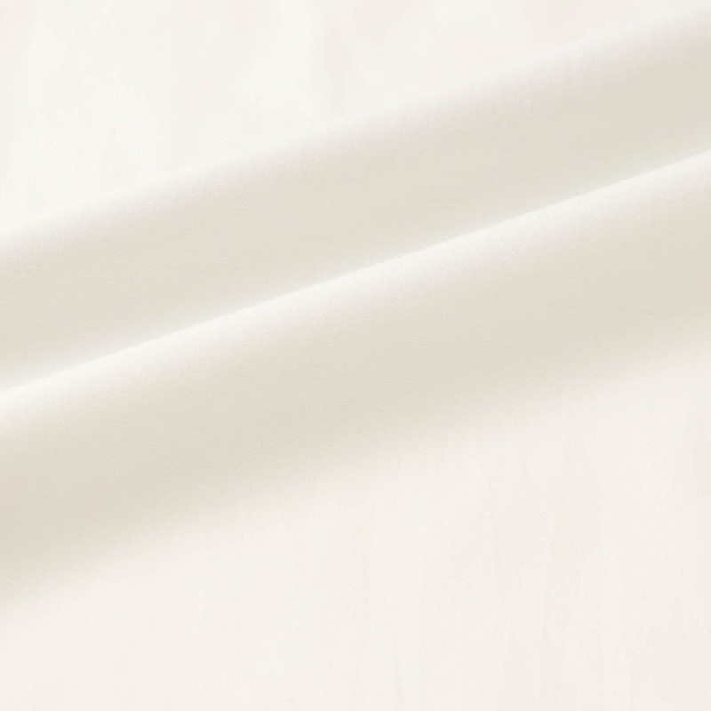 ほどよいハリ感のある綿混素材