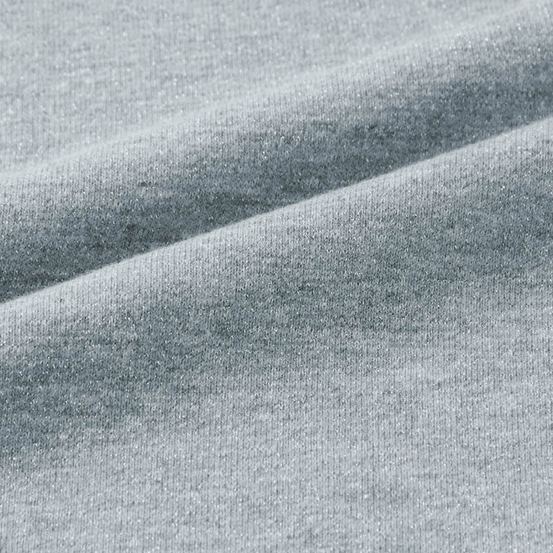 細かいラメが施された華やかなスウェット素材