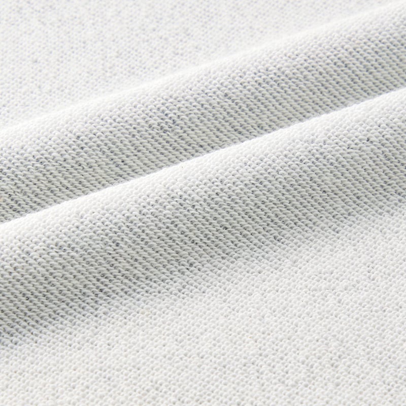 裏毛素材でロングシーズン着用可能