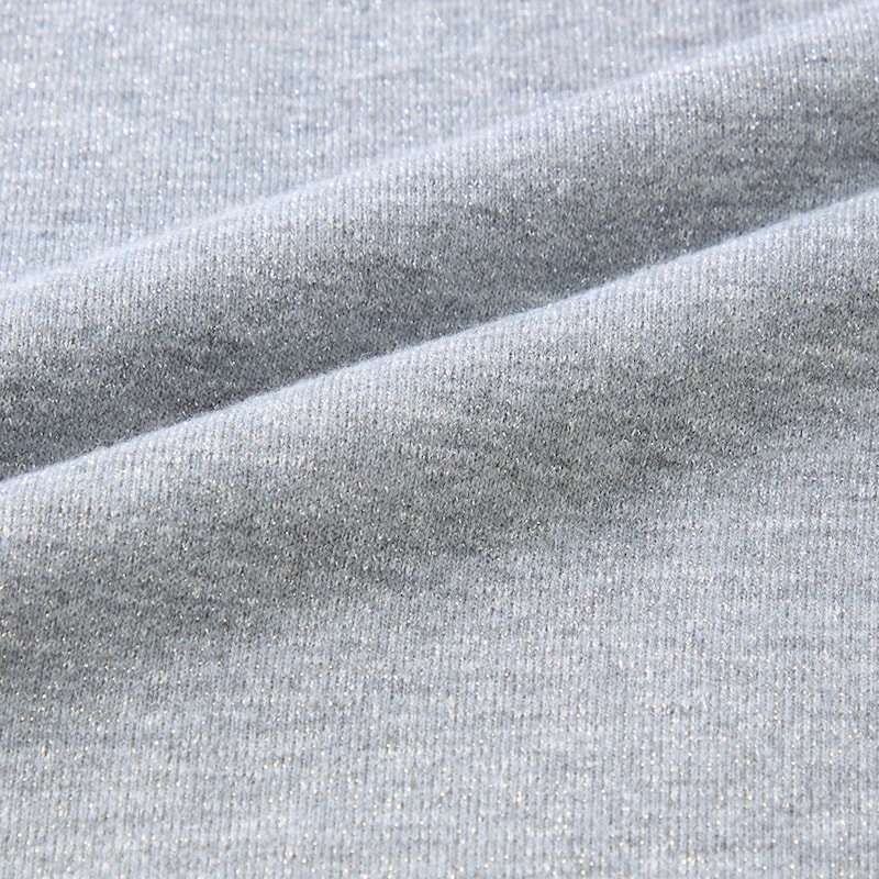 細かいラメが施された華やかなスウェット素材