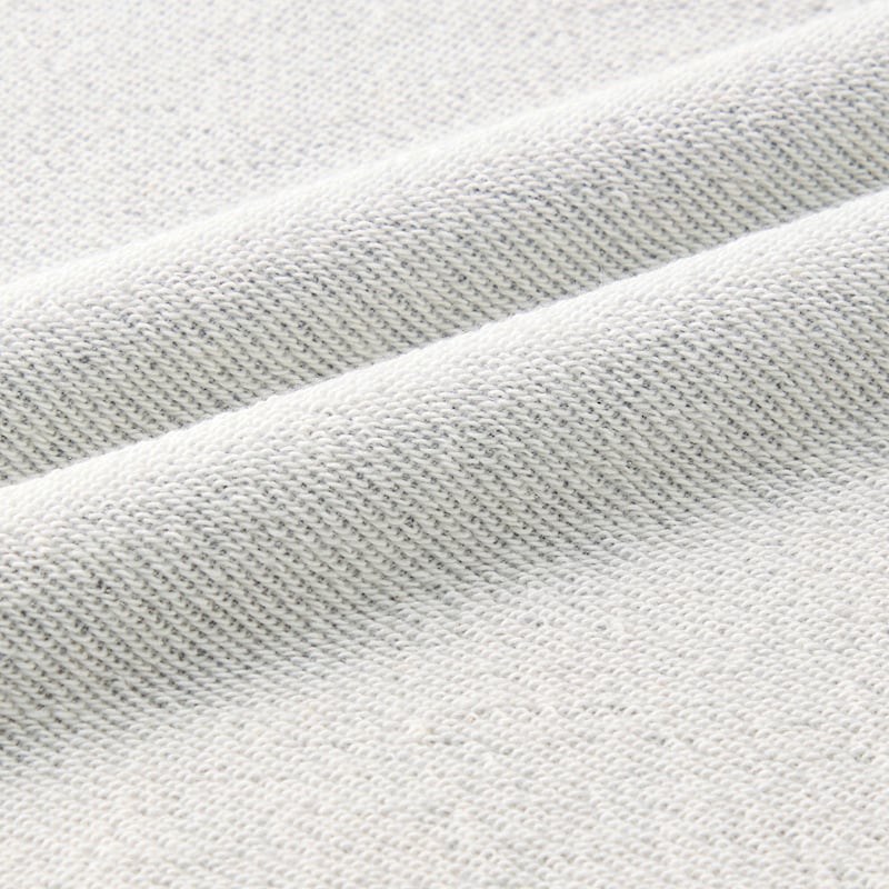 裏毛素材でロングシーズン着用可能