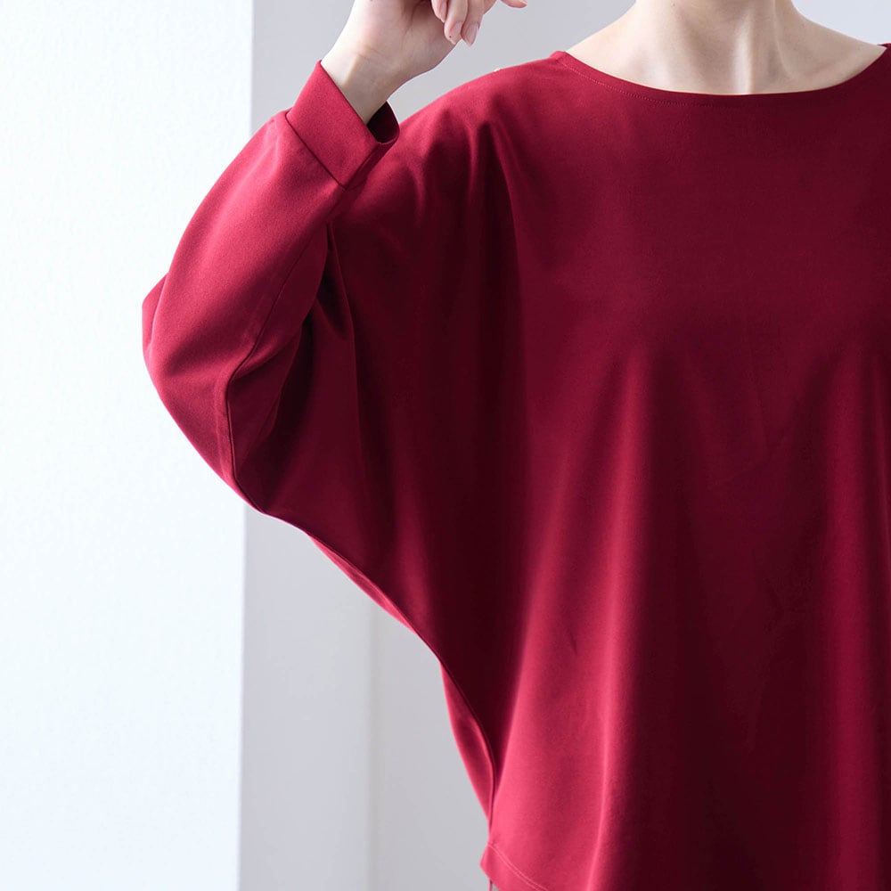 体のラインを拾いにくいドルマンシルエット