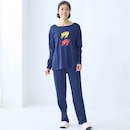 チェックのブランケットの上の猫（ネイビー）