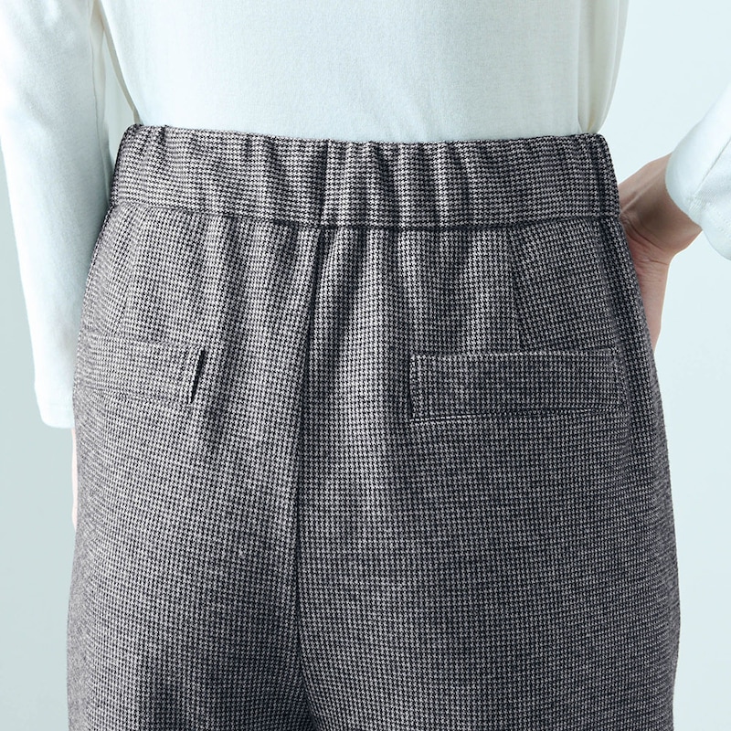 ウエストは後ろゴムではきやすく着心地ラクちん