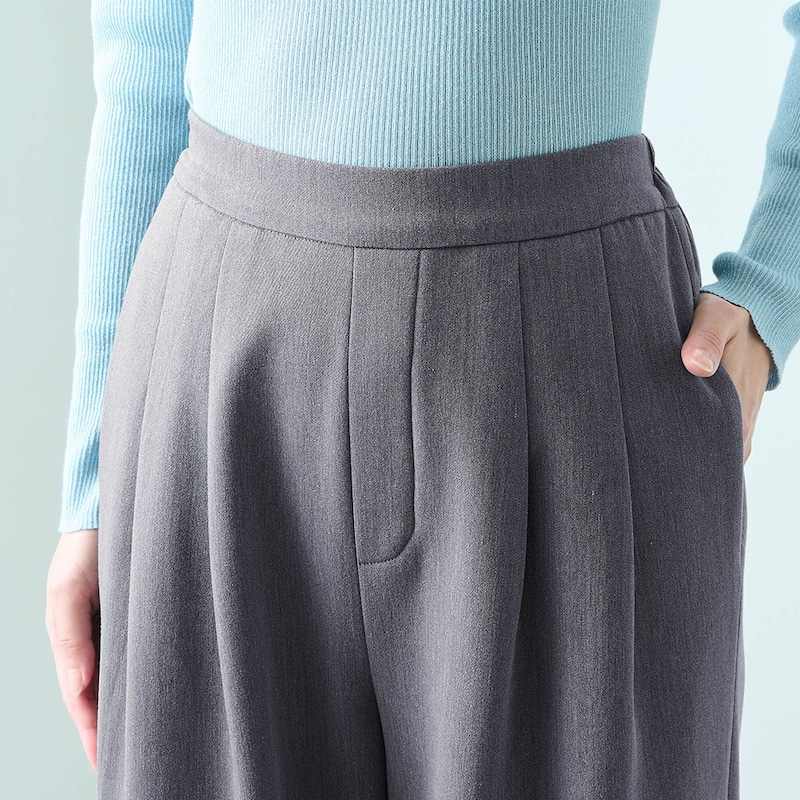 フロントはタックデザインですっきり見え