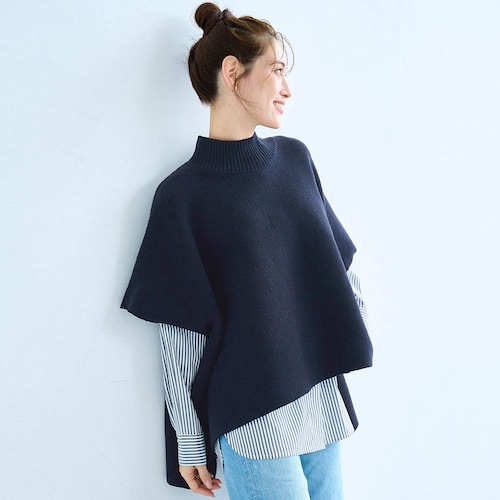 どんなボトムにも合う！体型すっぽりニットポンチョ