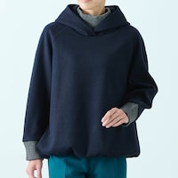 裾をしぼった状態