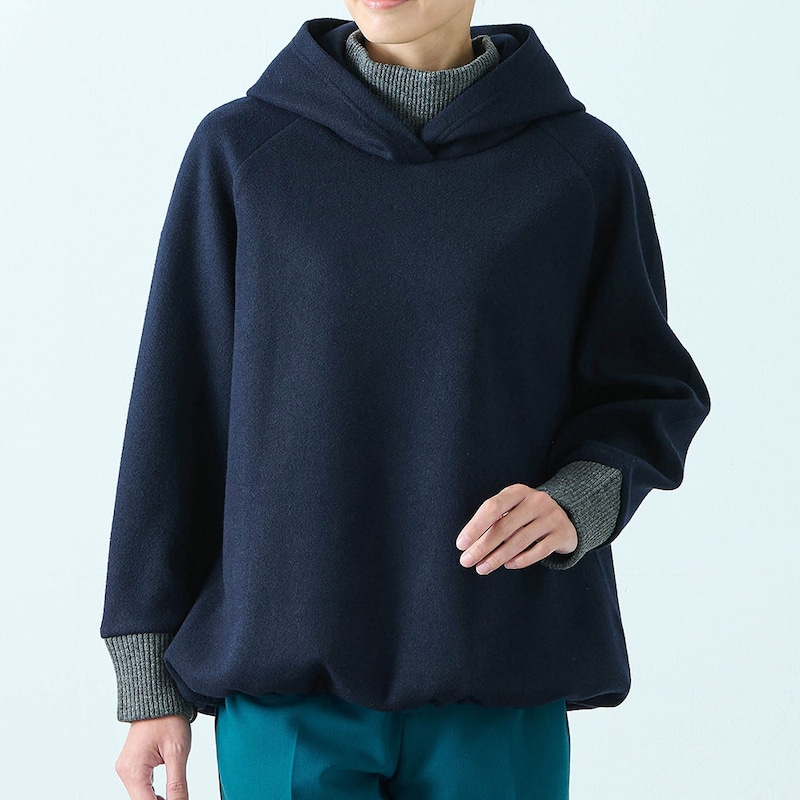 裾をしぼった状態