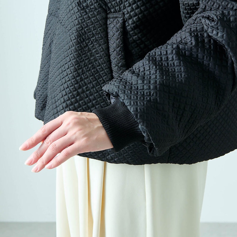 袖口もニットリブ仕様で隙間風が入りにくい仕様