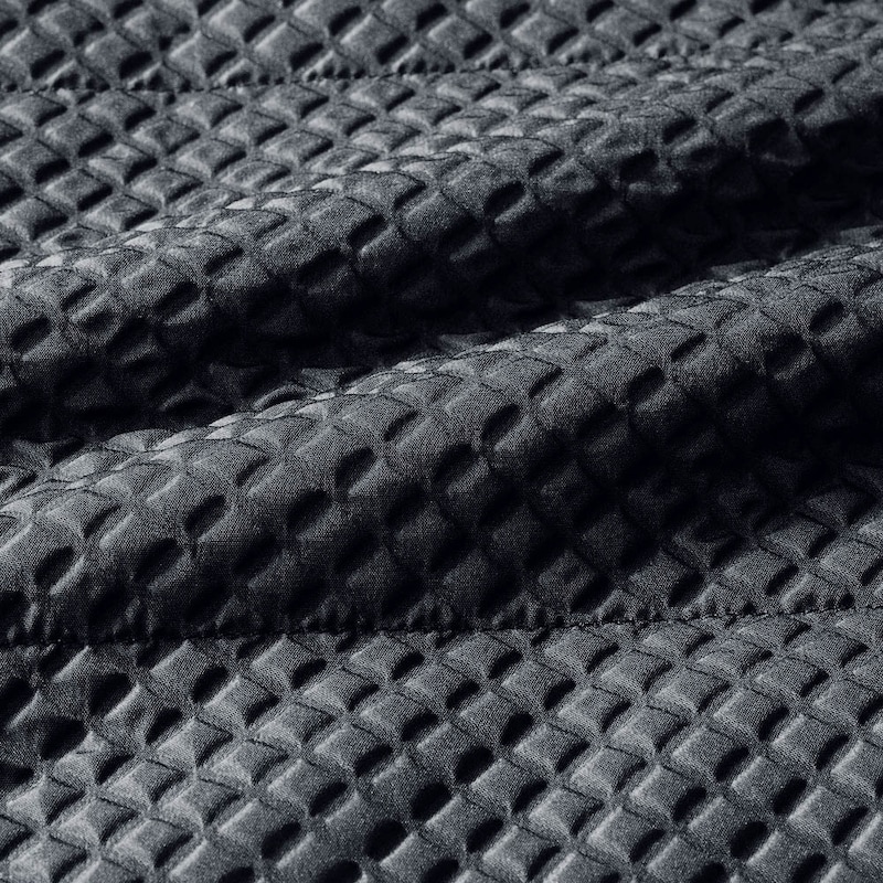 薄手の中わた素材なのでロングシーズン着用が可能