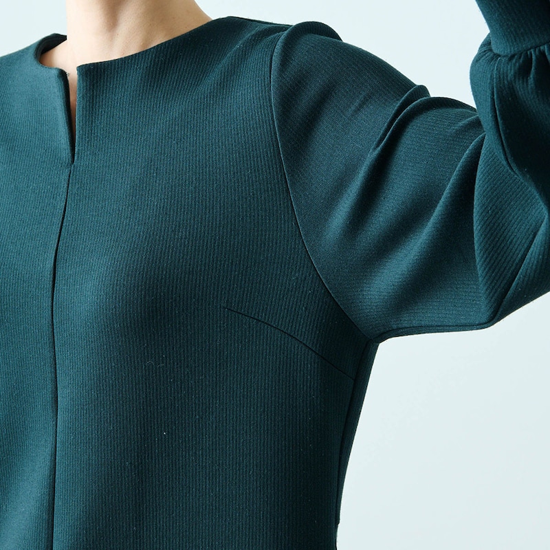 トップス部分がコンパクトに見えるバストのダーツ