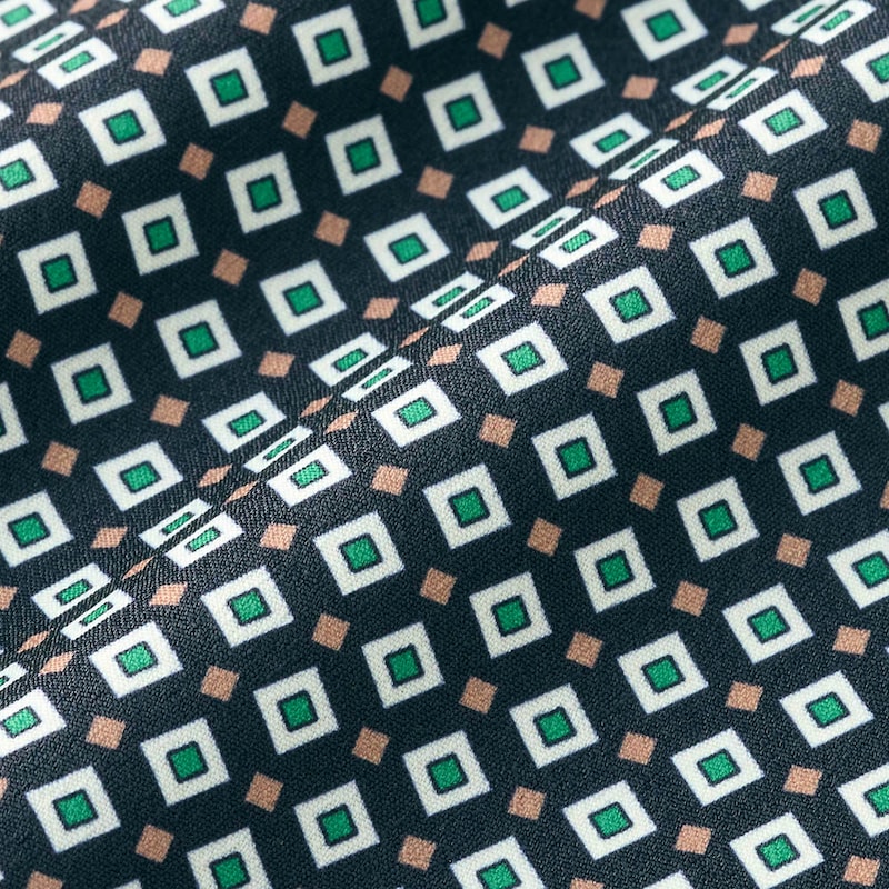 小紋柄のようなプリントが上品な厚みのある素材（ブラック系）