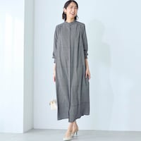 モデル身長169cm／M ※写真は撮影用のため着丈+8cmになります。