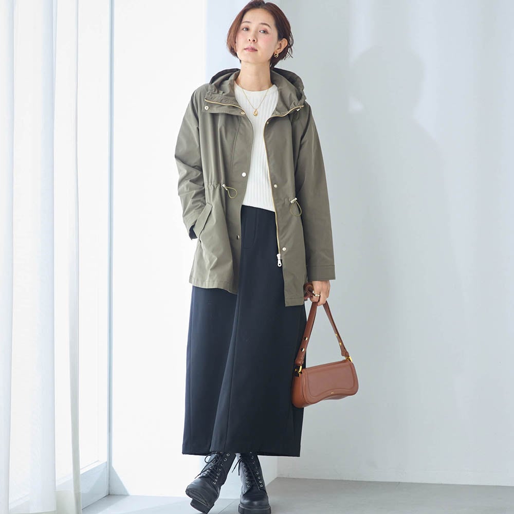 モデル身長168cm／M ※写真は撮影用のため総丈+4cmになります。