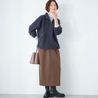 モデル身長168cm／M ※写真は撮影用のため総丈+4cmになります。