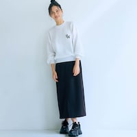 モデル身長165cm／M ※写真は撮影用のため総丈+4cmになります。