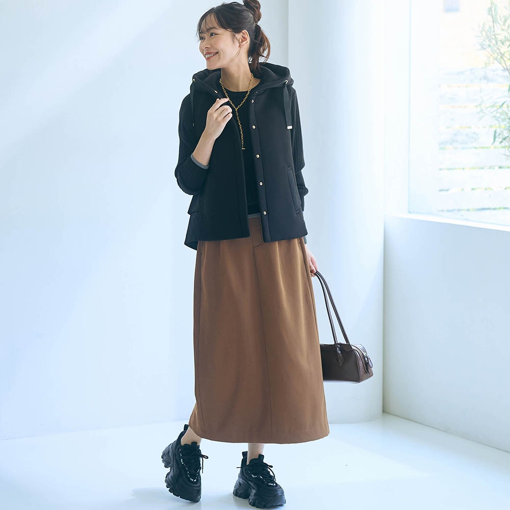 モデル身長170cm／M ※写真は撮影用のため総丈+4cmになります。