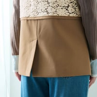 後ろスリット入りで動きやすい