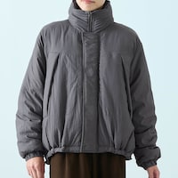裾をしぼった状態