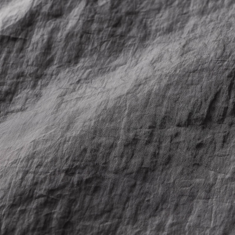 マットな中に程よい光沢のある素材