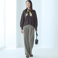 モデル身長173cm／M　※トップスのみ着用