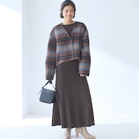 モデル身長168cm／M　※スカートのみ着用