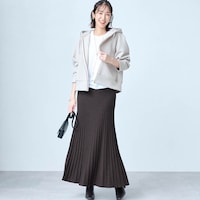 モデル身長169cm／M　※スカートのみ着用