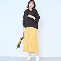モデル身長169cm／M　※トップスのみ着用