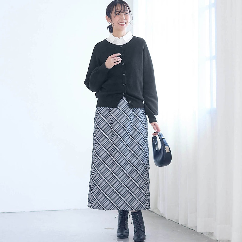 モデル身長169cm／M　※ボタンを前側で着た場合