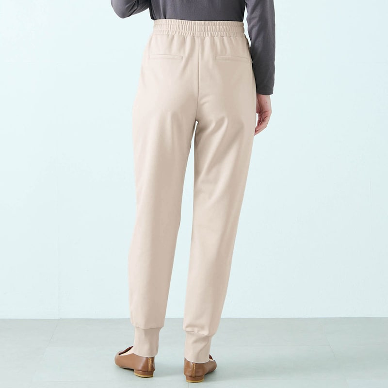 モデル身長168cm／M※写真は撮影用のため股下+6cmになります。