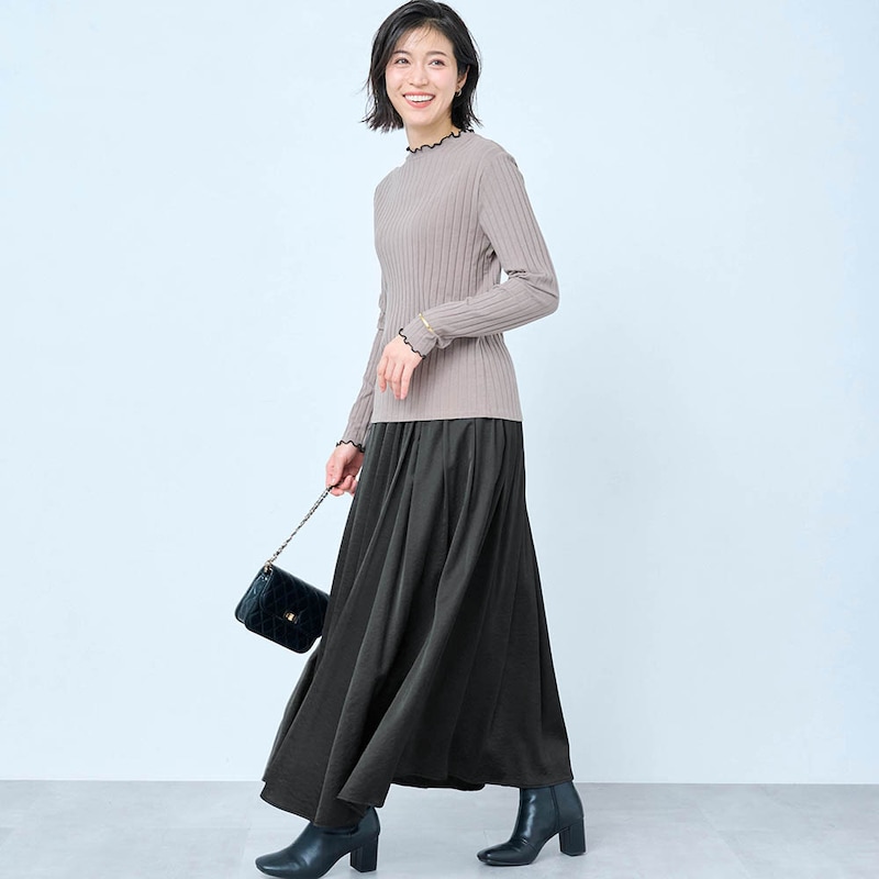 モデル身長168cm／M※写真は撮影用のため総丈+6cmになります。スカートのみ着用