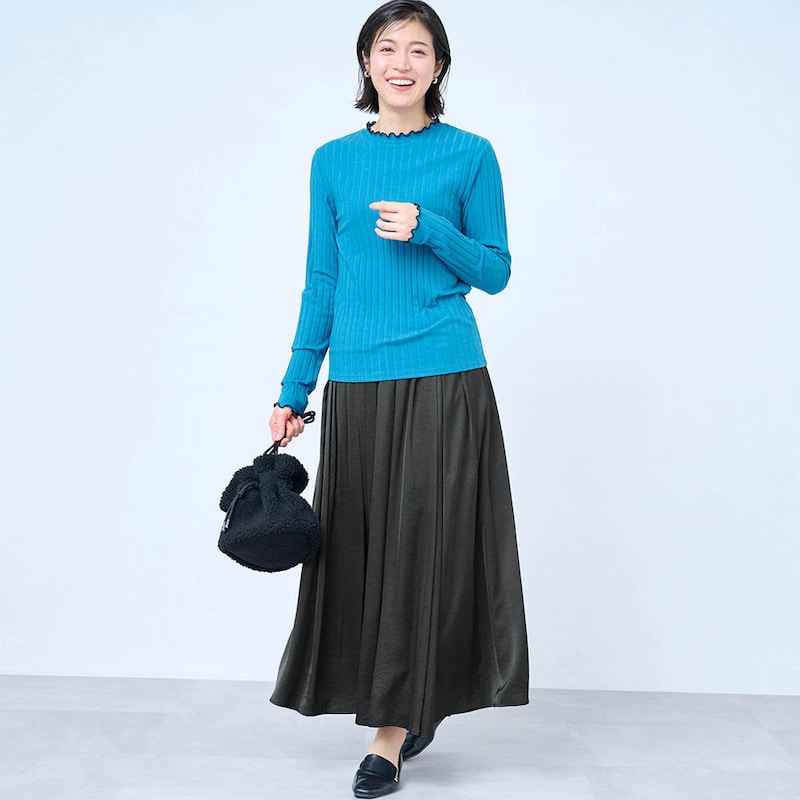 モデル身長168cm／M※写真は撮影用のため総丈+6cmになります。スカートのみ着用