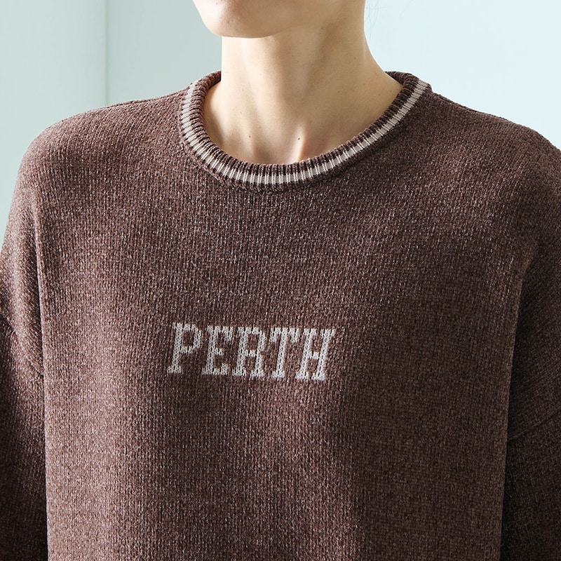 シンプルロゴとライン使いが洗練された雰囲気を演出