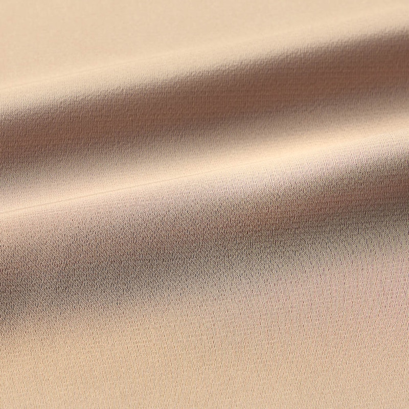 控えめなツヤ感のエレガントなサテン地